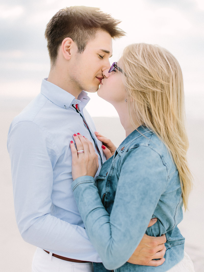 Sesja zaręczynowa zachód słońca fotografia Oswald Małachowski