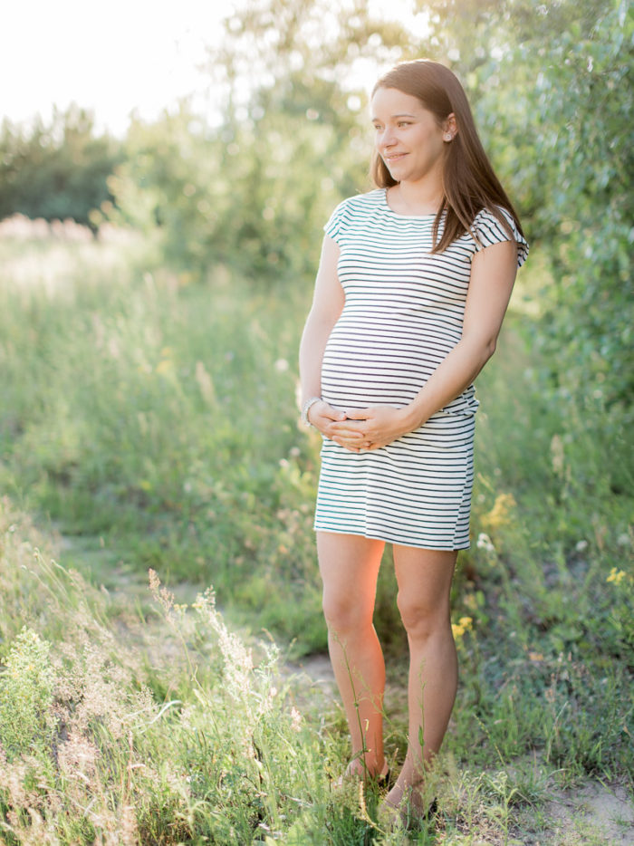 Sesja brzuszkowa mama oczekująca narodzin